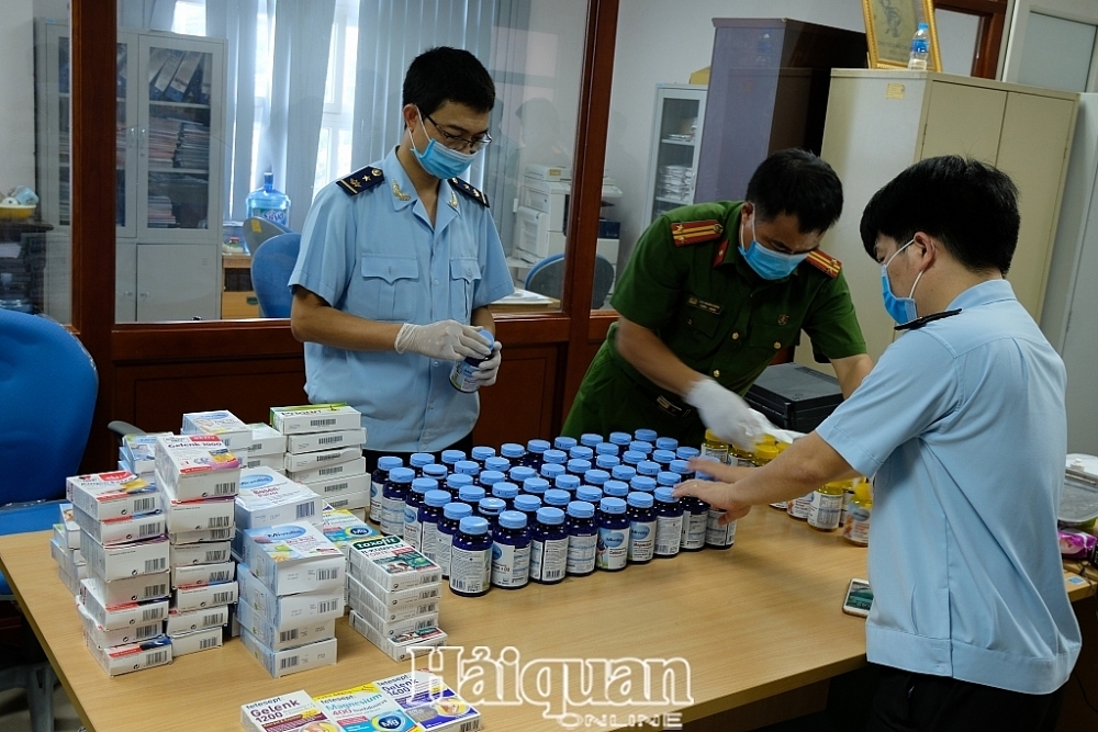 hanoi customs prevent smuggled goods inland by air