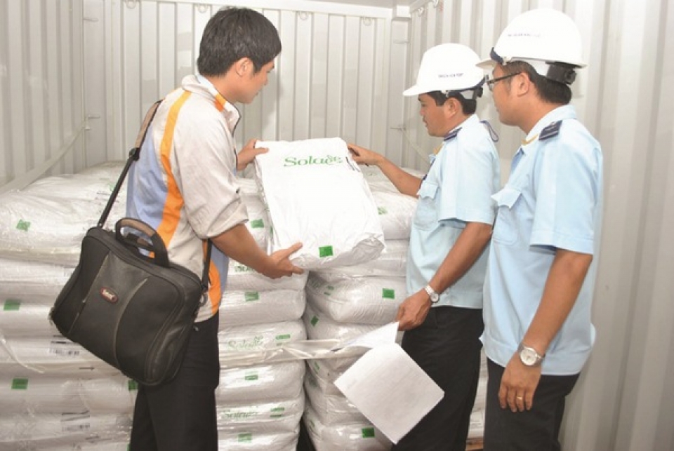 detecting many offences in importing fertilizer materials