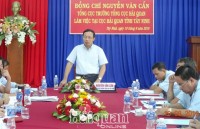 Director General Nguyen Van Can works with Tay Ninh Customs Department