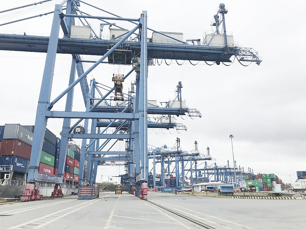 Six solutions to reduce container backlog at Cat Lai Port: MOIT