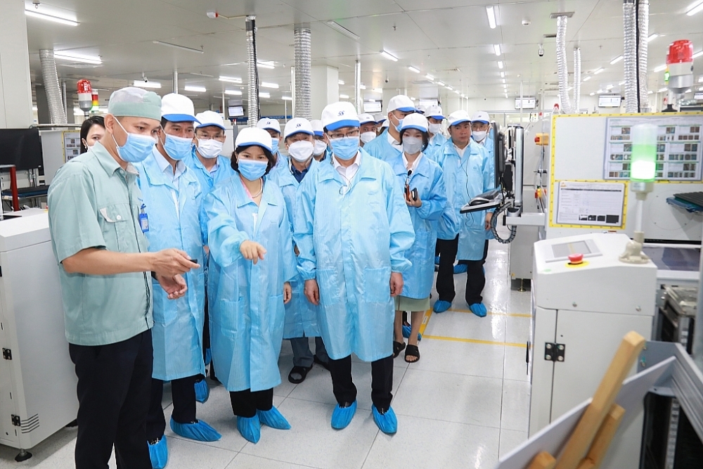 Vietnamese enterprises change to catch the production shift