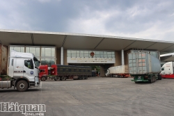 About 9,000 Chinese trucks imported Lao Cai in one month