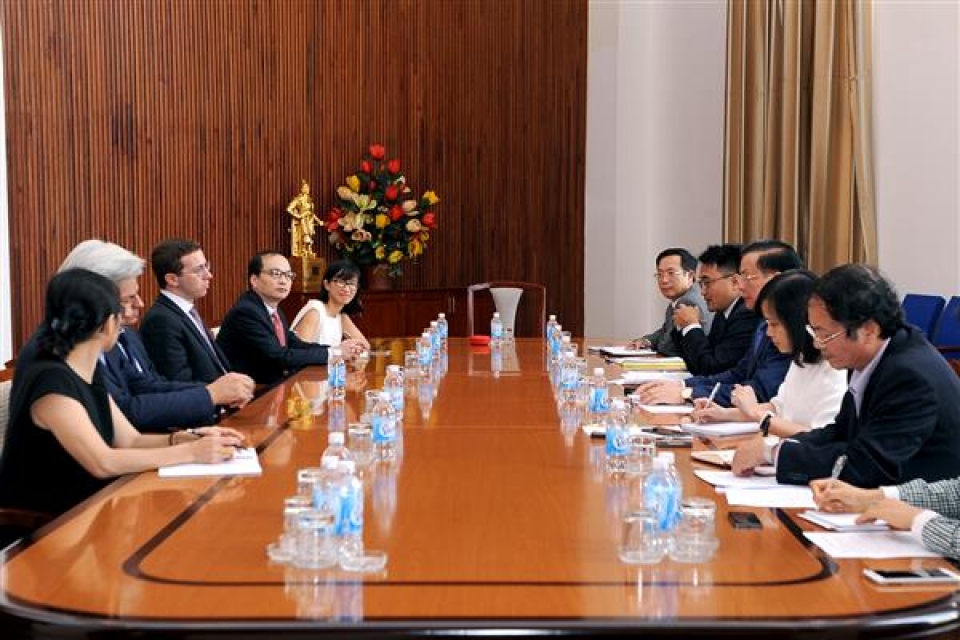 minister dinh tien dung worked with president of warburg pincus