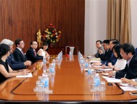 Minister Dinh Tien Dung worked with President of Warburg Pincus