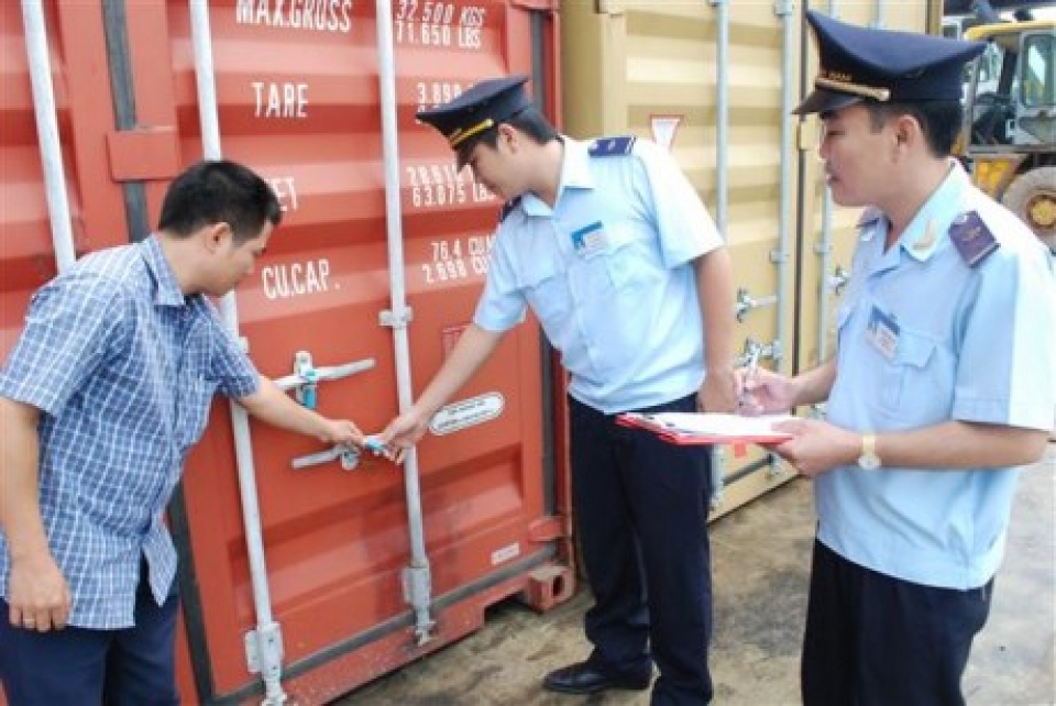 quang ninh customs closely manage goods stored in bonded warehouses