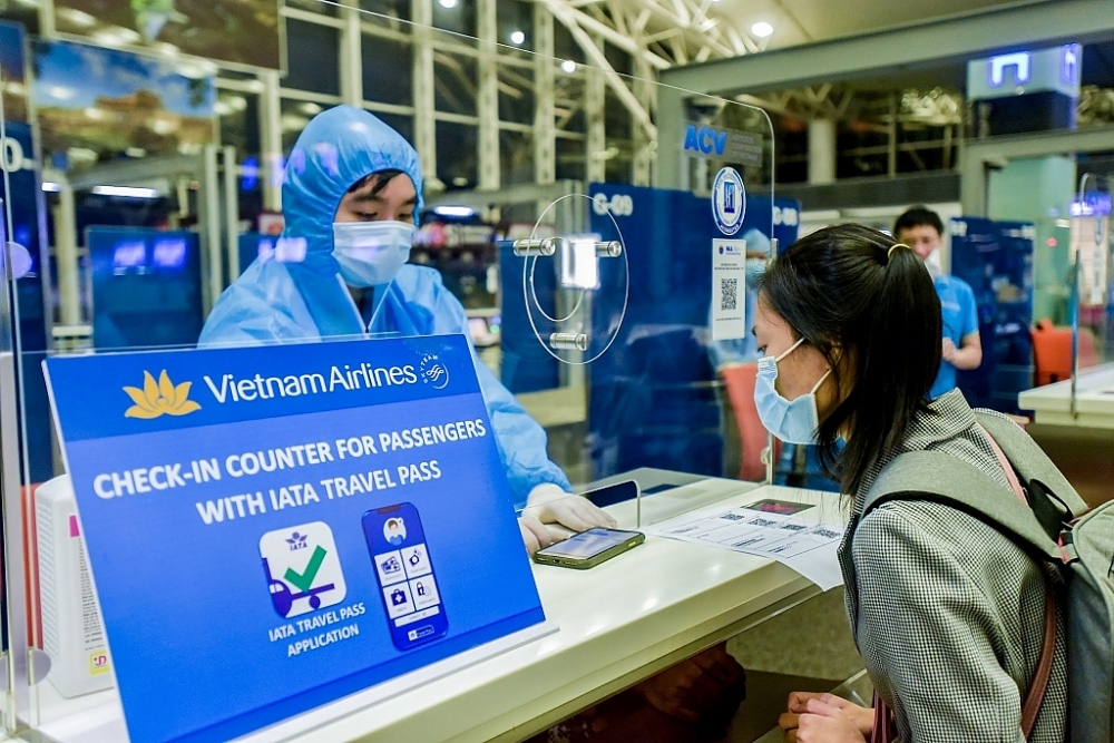 Vaccine passport: The door for Vietnam's aviation to 