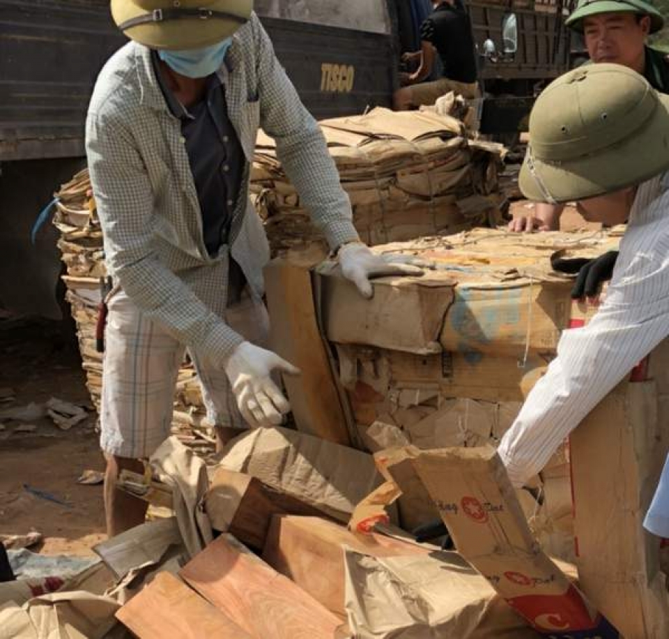 smuggled wood hidden in a scrap paper consignment valued at nearly vnd 800 million
