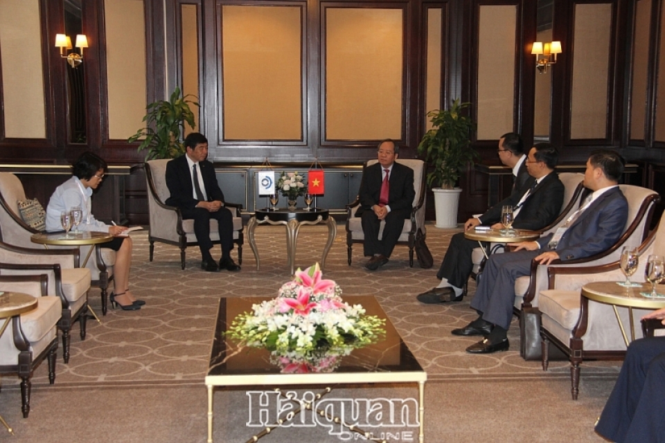 deputy minister of finance do hoang anh tuan had a reception with wcos secretary general