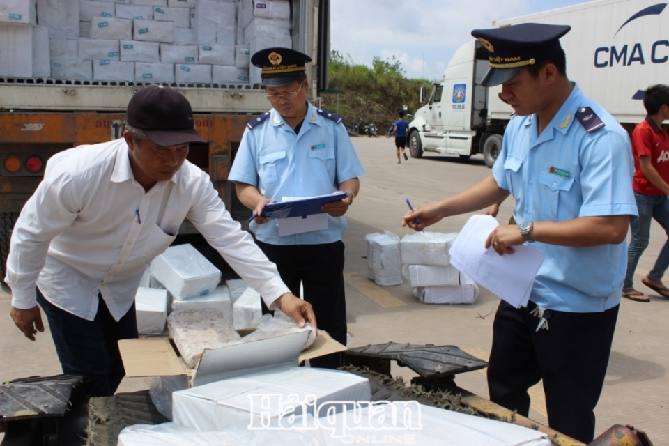 quang ninh customs strengthen revenue collection in last months of the year