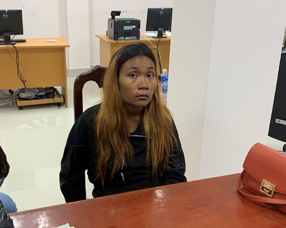 cambodian woman arrested for transporting 5 kg of drugs at moc bai