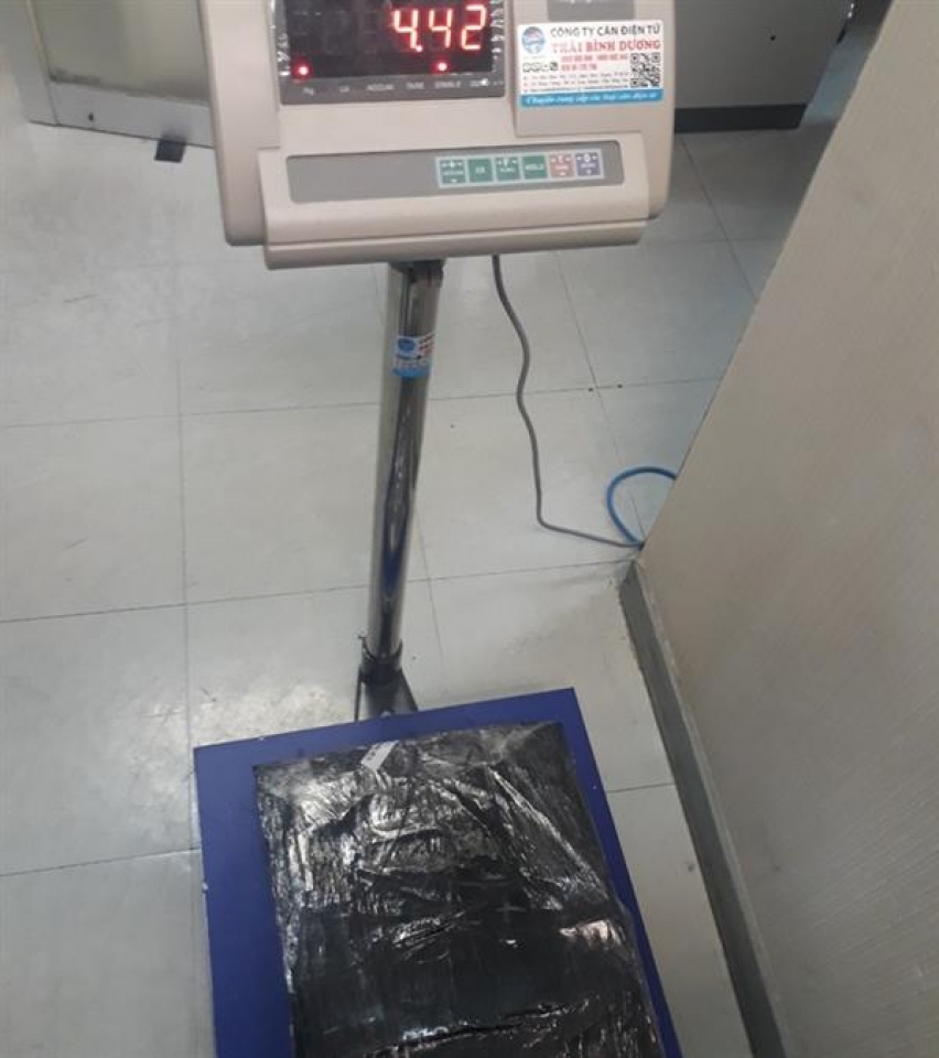 arrested a female passenger transporting over 44kg cocaine via airway