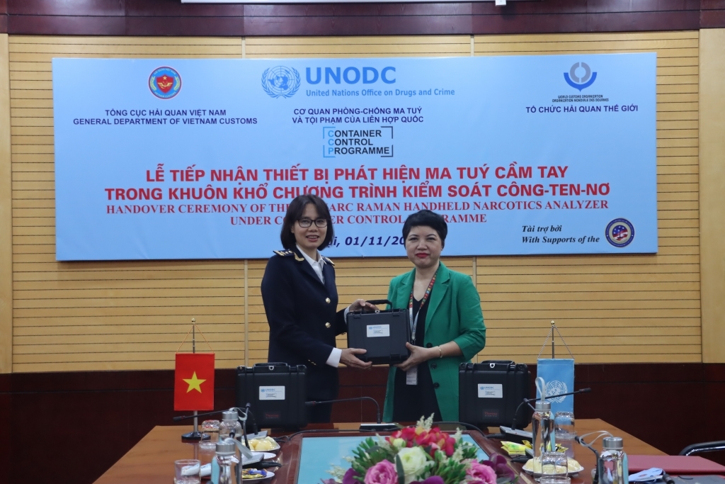 Customs receives Trunarc Raman handheld narcotics analyzer from UNODC