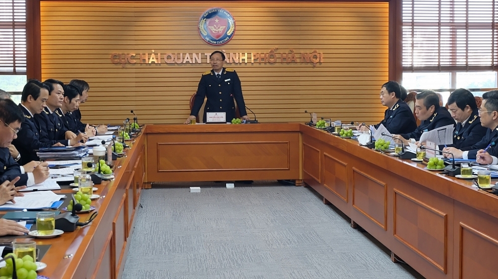 Director General Nguyen Van Can works with Hanoi Customs Department on smart customs model