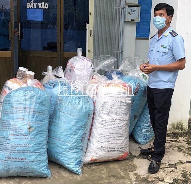 Khanh Binh Customs seize up to 150 kg of dried seahorses and fish bladders