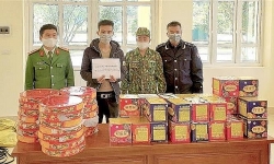 Hoanh Mo Customs seizes 75kg of firecrackers