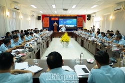 GDVC’s Director General Nguyen Van Can works with eight customs departments