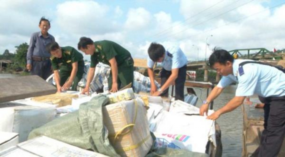 long an customs fight against smuggling in the approaching days of the tet