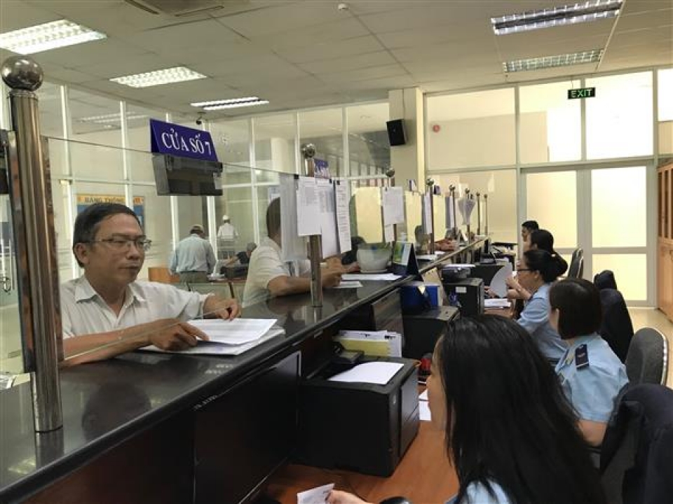 ho chi minh city customs working through out the tet holidays to clear export goods