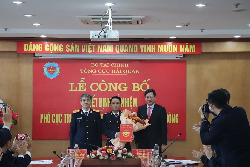 Deputy Director General of Vietnam Customs Mai Xuan Thanh and Vice Chairman of People’s Committee of Hai Phong City Le Anh Quan