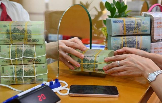 The State Bank of Vietnam requested to reduce lending interest rates to meet the demand for credit capital in a timely manner. Photo: ST