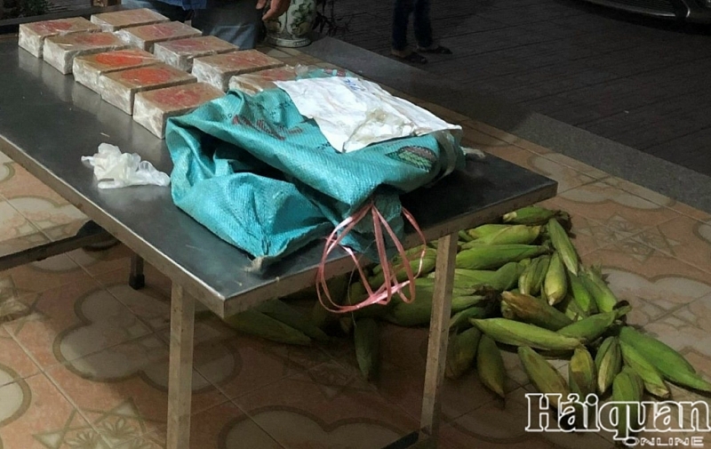 Drugs hidden in corn sacks in the seizure of 20 heroin packages in Thai Nguyen.