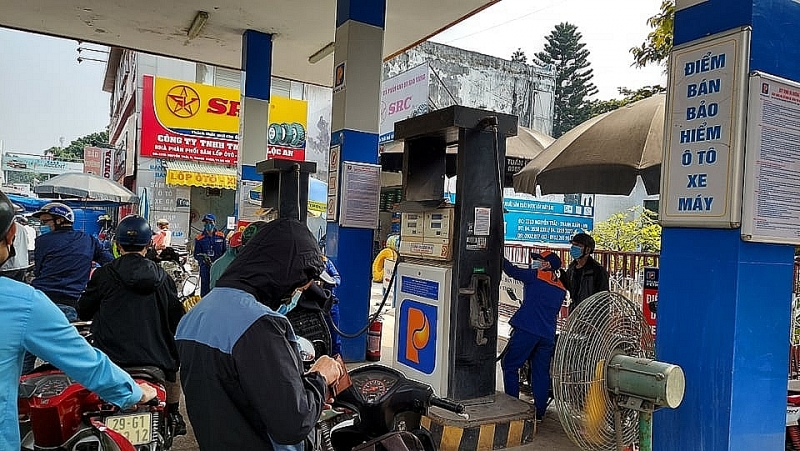 From the beginning of 2021, crude oil prices on the world market have repeatedly seen unpredictable changes. Photo: Nguyen Thanh