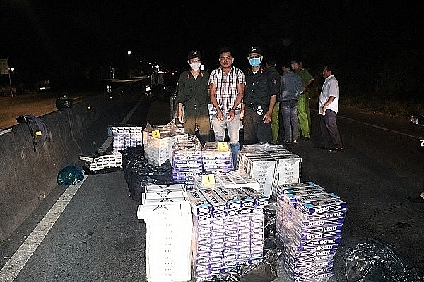 Illegally imported cigarettes transported from Long An to Soc Trang are seized