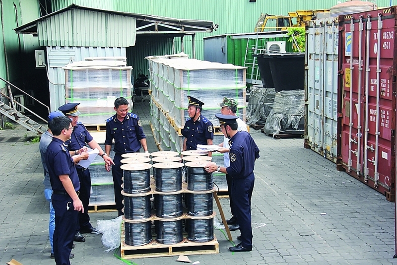 Infringing imported electric cables seized by Saigon port area 1 Customs Branch. Photo: T.H
