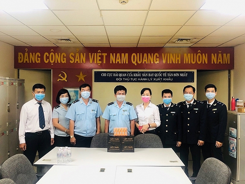 tan son nhat customs efforts to perform task on frontline in epidemic prevention