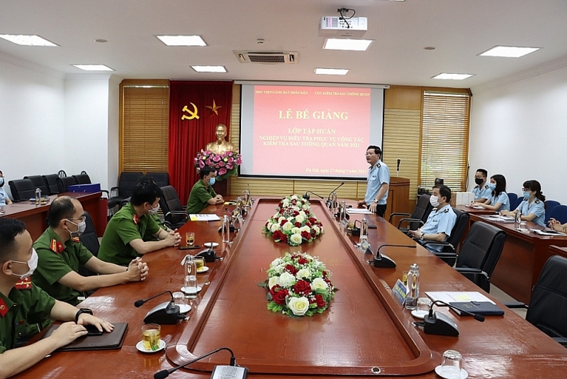 The closing ceremony of the training course on investigation is jointly organized by the Post-Clearance Audit Department and the People's Police Academy in May 2021. Photo: T.Binh