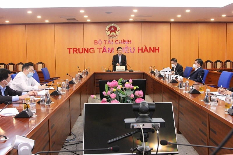 Minister Ho Duc Phoc speaks at the meeting