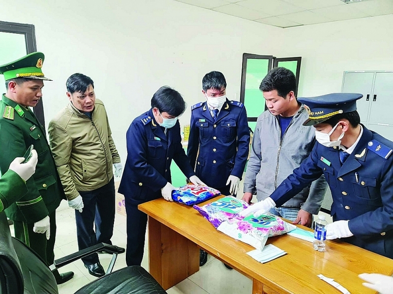 Quang Tri Customs Department arrested 8 people on entry with nearly 6kg of drugs through the Lao Bao border gate in January 2023.