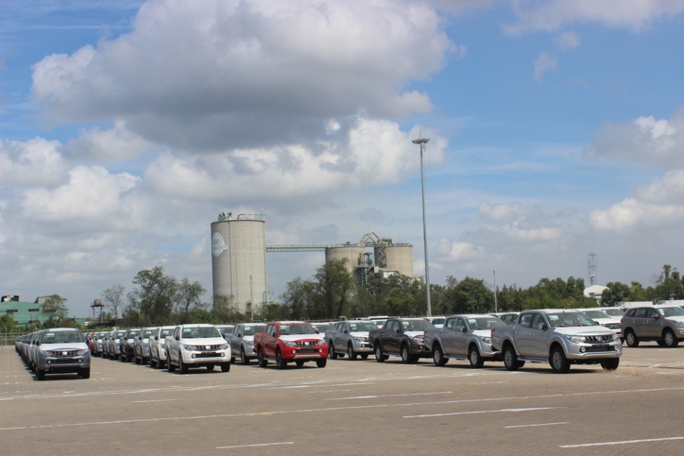 cars massively imported via ho chi minh city port due to the duty decline