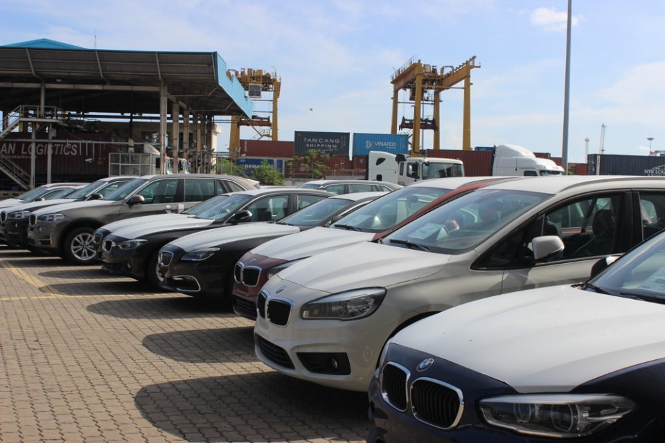 cars massively imported via ho chi minh city port due to the duty decline