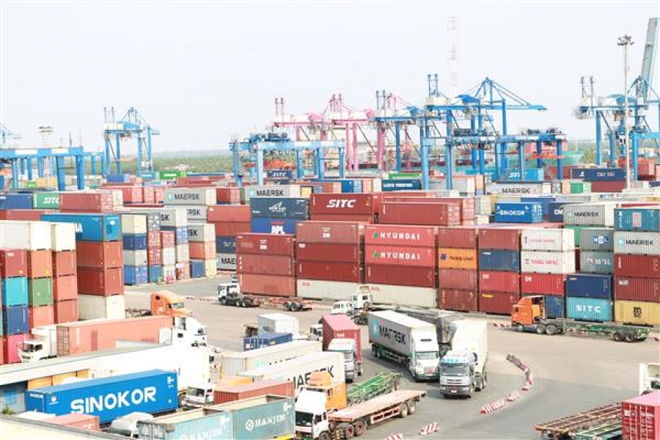companies bear more burdens due to increase in fee from many shipping companies