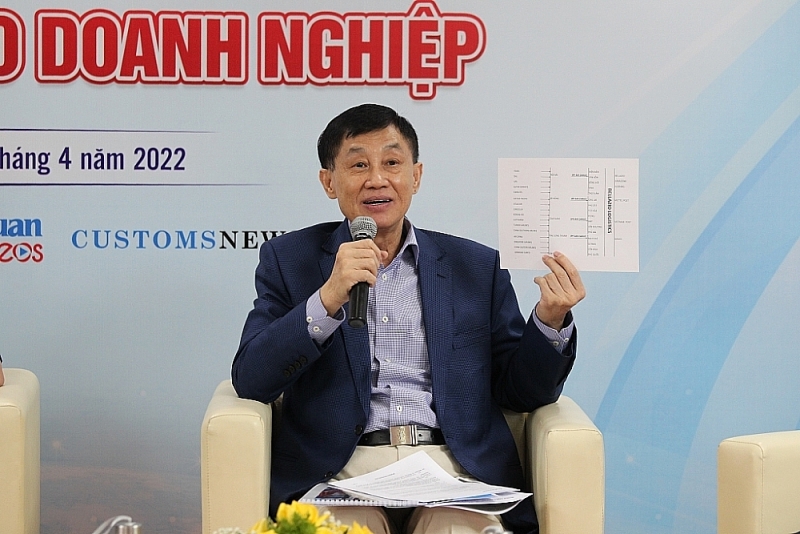 Mr. Johnathan Hanh Nguyen shared hot information about freight carrier IPP Air Cargo and Bellazio Logistics JSC. Photo: CL