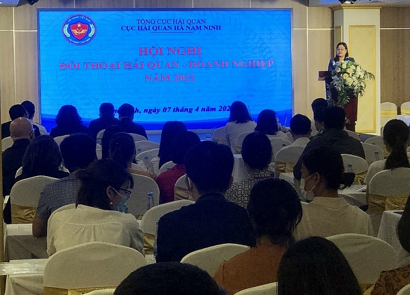 Mrs. Ha Lan Anh delivered a speech at the conference. Photo: H.Nu