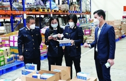 Hanoi Customs actively fights smuggling and drugs