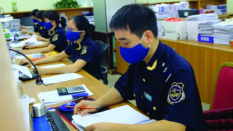Operations at Hai Phong port zone 3 Customs Branch. Photo: N. Linh