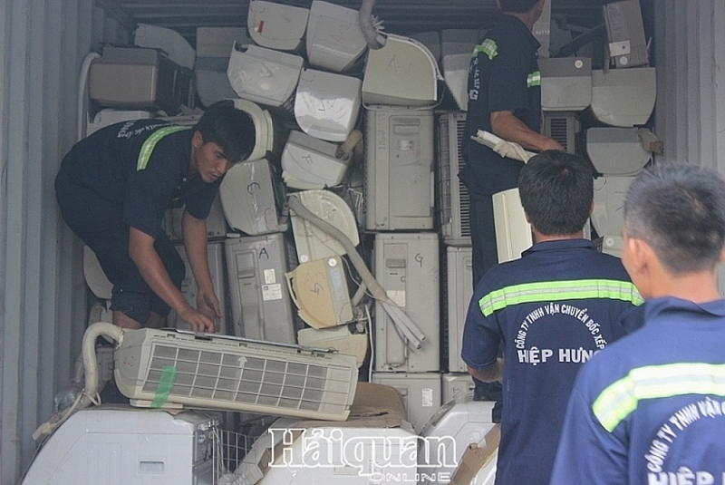 Illegally imported second-hand machines seized by HCM City Customs. Photo: T.H