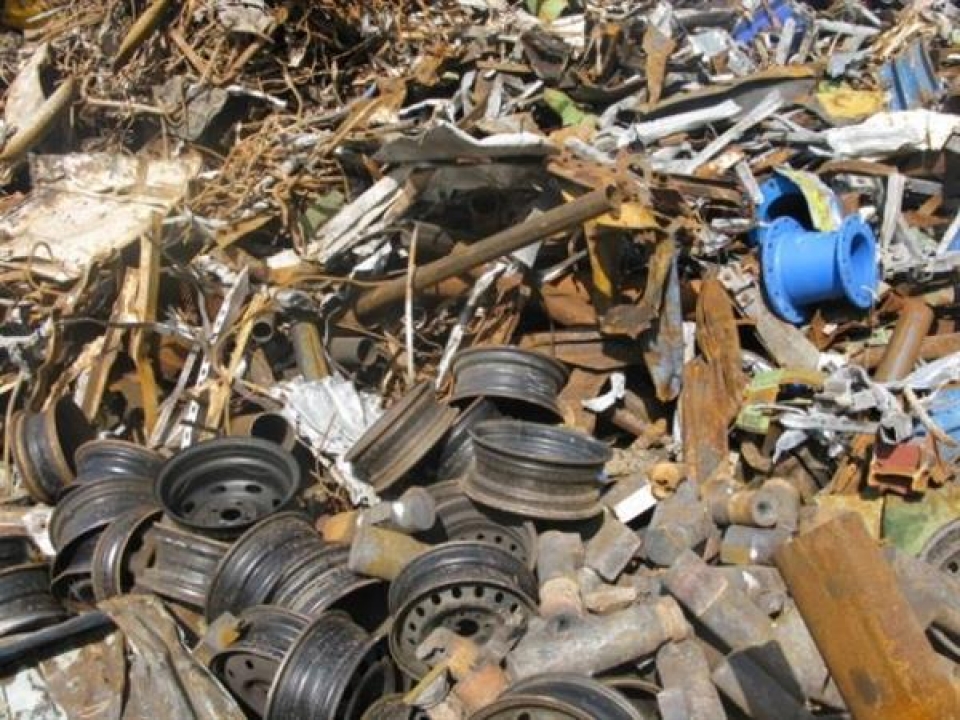 seizing more than 50 tons of imported scrap metal imported from china