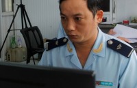 Customs officer owns lots of useful software