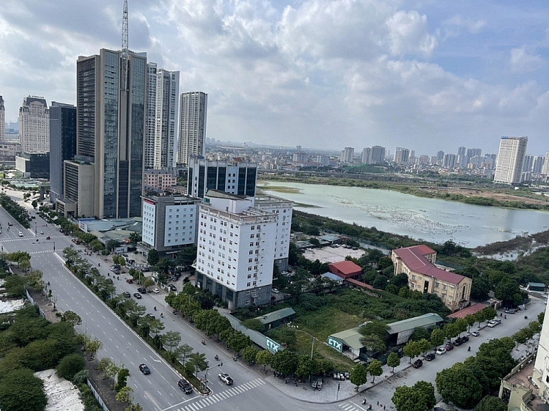 The General Department of Taxation suggests that tax units continue to effectively implement measures to prevent revenue loss in real estate business and transfer. Photo: Thu Hien.