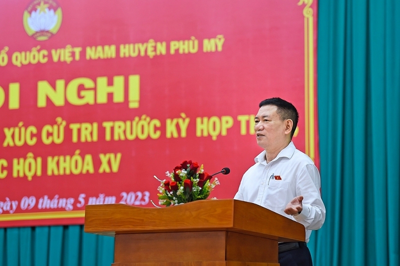 Minister Ho Duc Phoc speaks at the meeting.