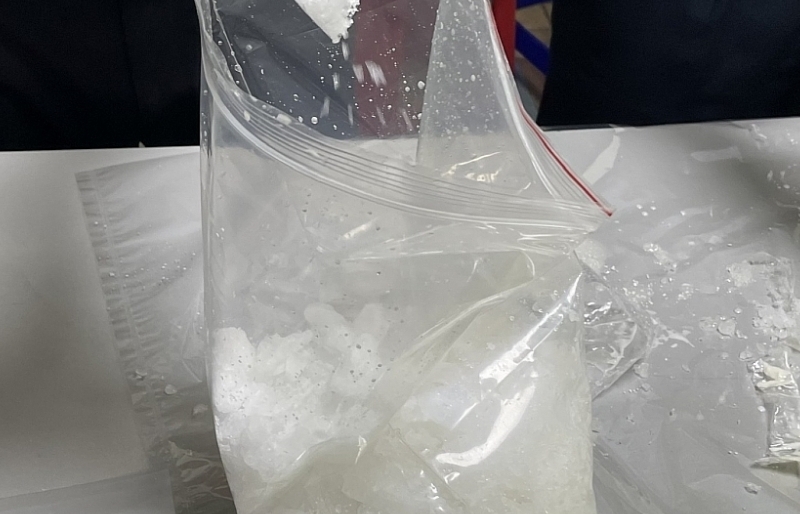 Hanoi Customs discovers 1,370 grams of suspected meth in express package to Japan