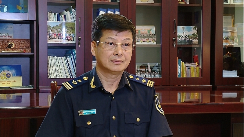 Deputy Director of Hanoi Customs Department Nguyen Truong Giang