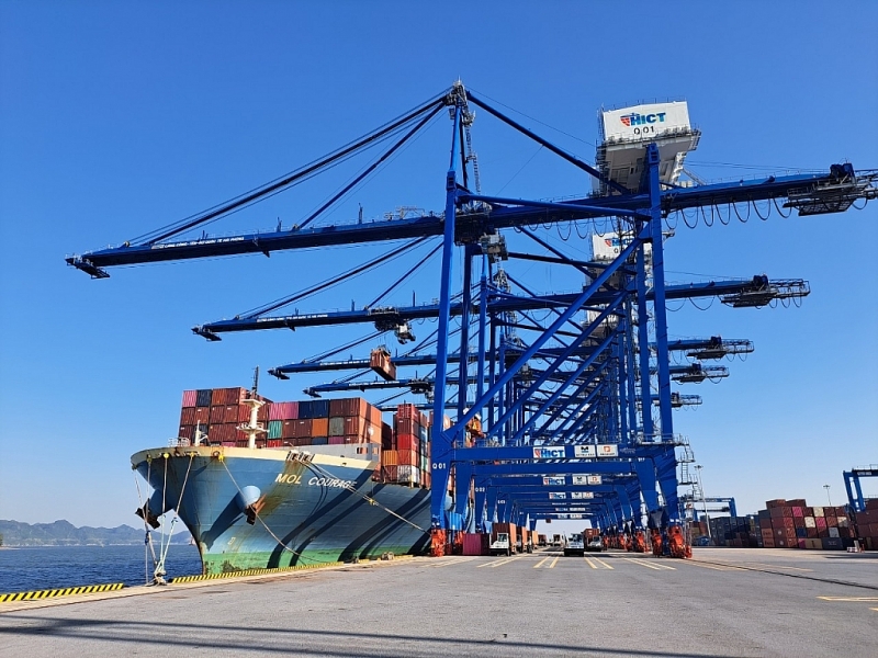 Tan Cang - Hai Phong International Container Terminal (TC- HICT) is the first terminal built and put into operation at Lach Huyen international port. Photo: T.Binh.