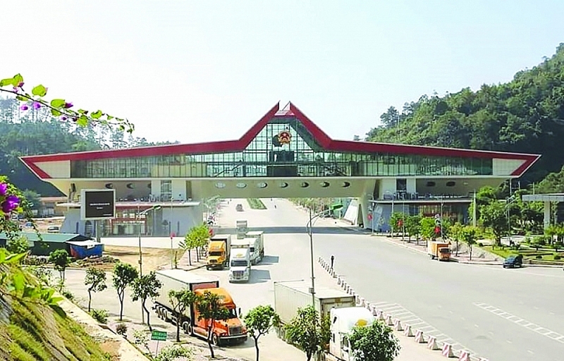 Operations at Huu Nghi international border gate 