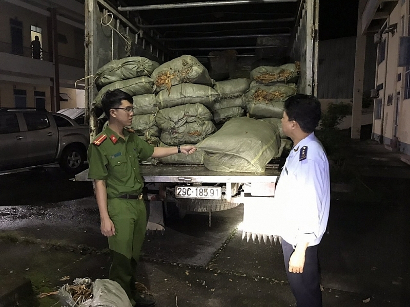 Illegal transportation of Chinese tobacco ingredients seized by Cao Bang Customs in coordination with the police and other competent units in May. Photo provided by Cao Bang Customs