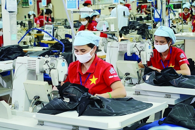 Textiles and garments is one of the major export industries forecast to face many difficulties in the second half of the year. Photo: N.Thanh